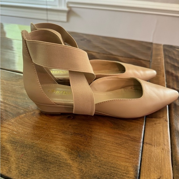 Charles by Charles David Low Wedge Sandal in Nude w/elastic ankle wrap. Size 8 - Picture 2 of 9
